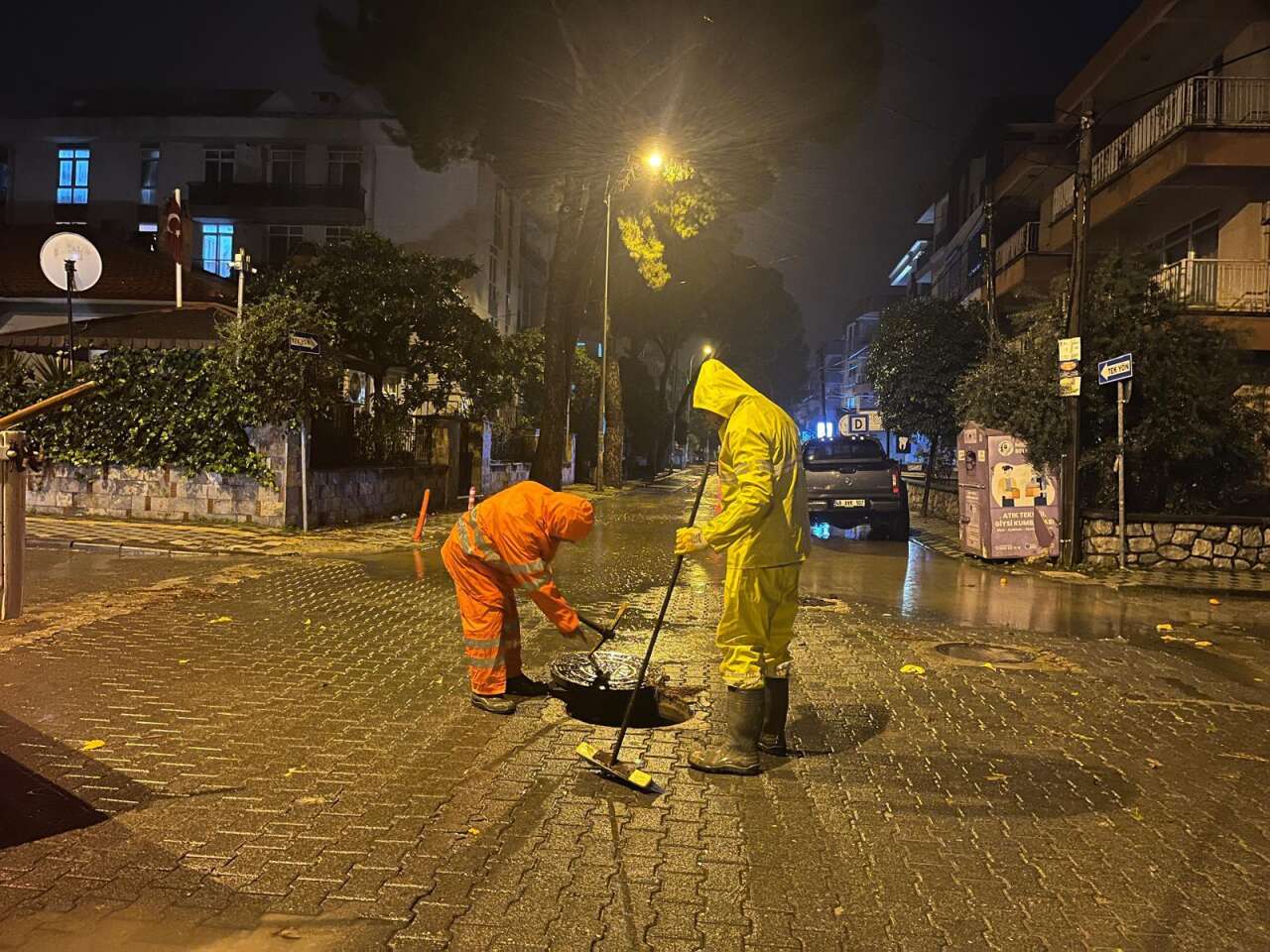 Milas Belediyesi Ekipleri Yoğun Yağışta Gece Boyunca Sahadaydı 1